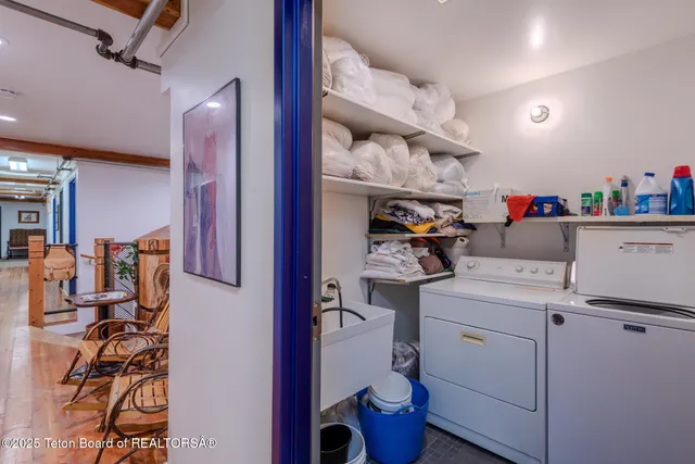 $6,450,000 | 117 West Pine Street, Pinedale, WY 82941