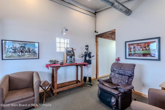 $6,450,000 | 117 West Pine Street, Pinedale, WY 82941