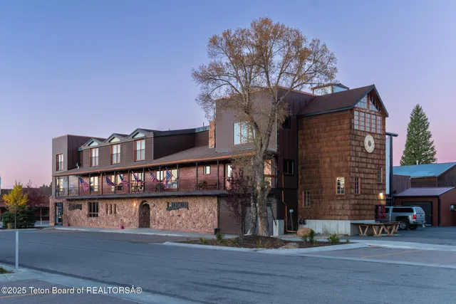 $6,450,000 | 117 West Pine Street, Pinedale, WY 82941