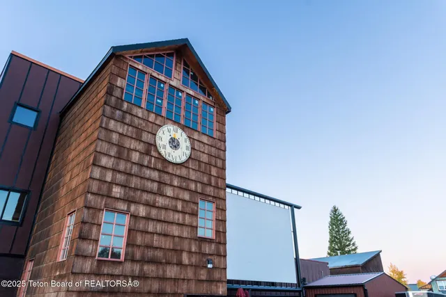 $6,450,000 | 117 West Pine Street, Pinedale, WY 82941