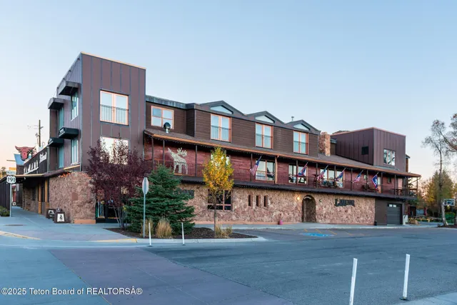 $6,450,000 | 117 West Pine Street, Pinedale, WY 82941