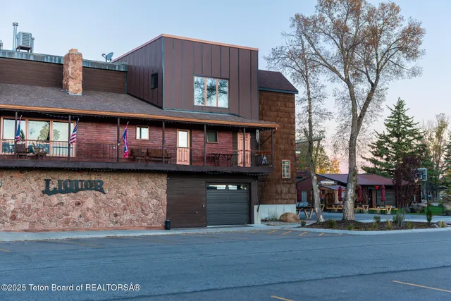 $6,450,000 | 117 West Pine Street, Pinedale, WY 82941