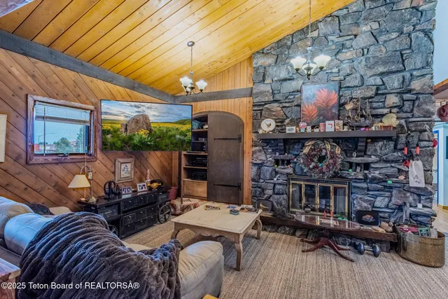 $6,450,000 | 117 West Pine Street, Pinedale, WY 82941