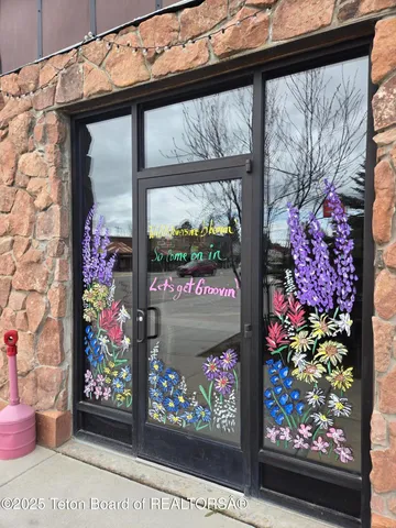 $6,450,000 | 117 West Pine Street, Pinedale, WY 82941