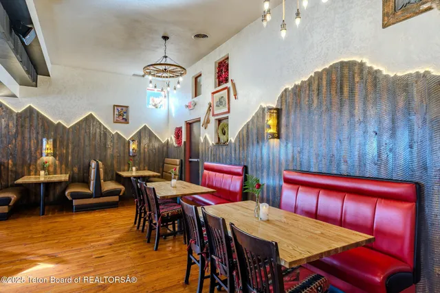 $6,450,000 | 117 West Pine Street, Pinedale, WY 82941