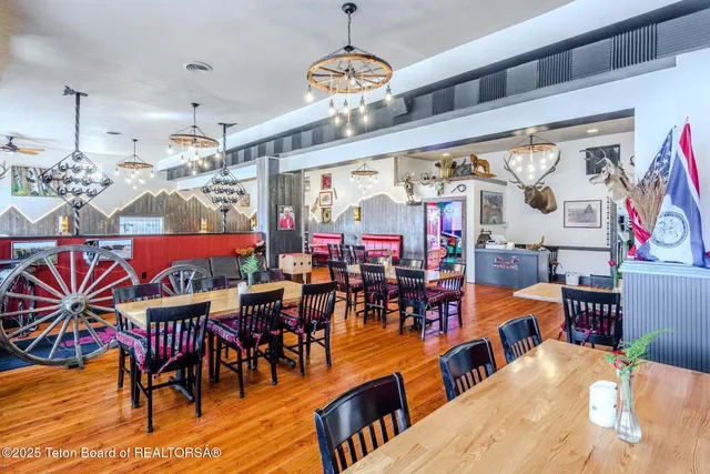 $6,450,000 | 117 West Pine Street, Pinedale, WY 82941