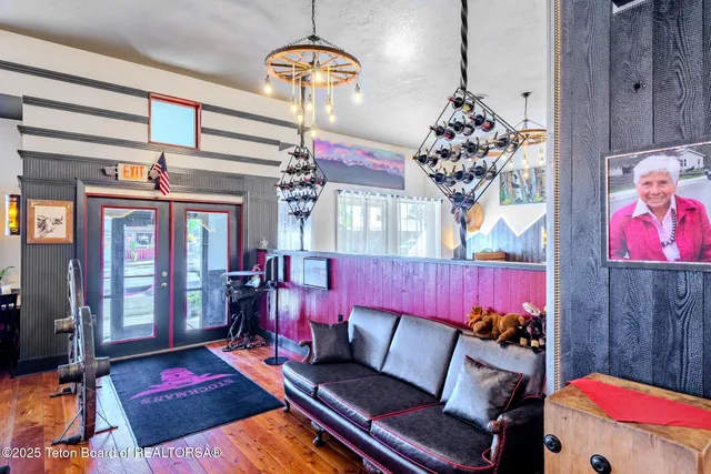 $6,450,000 | 117 West Pine Street, Pinedale, WY 82941