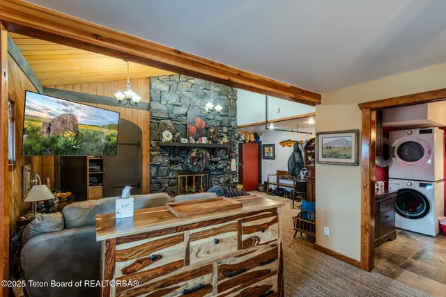 $6,450,000 | 117 West Pine Street, Pinedale, WY 82941