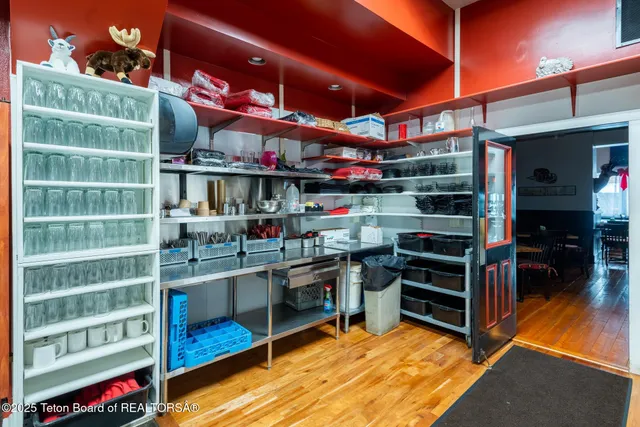 $6,450,000 | 117 West Pine Street, Pinedale, WY 82941