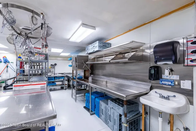 $6,450,000 | 117 West Pine Street, Pinedale, WY 82941