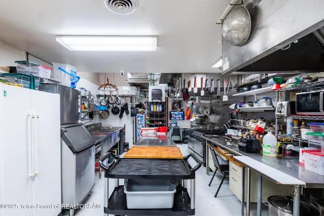 $6,450,000 | 117 West Pine Street, Pinedale, WY 82941