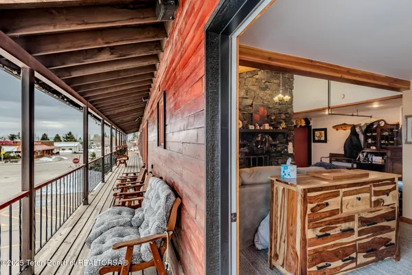 $5,900,000 | 117 West Pine Street, Pinedale, WY 82941