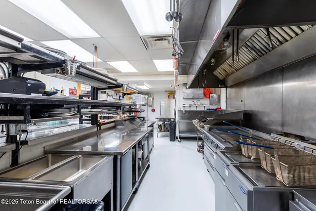 $6,450,000 | 117 West Pine Street, Pinedale, WY 82941