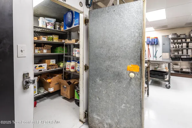 $6,450,000 | 117 West Pine Street, Pinedale, WY 82941