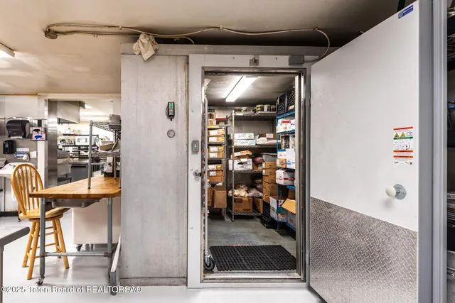 $6,450,000 | 117 West Pine Street, Pinedale, WY 82941