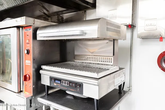 $6,450,000 | 117 West Pine Street, Pinedale, WY 82941