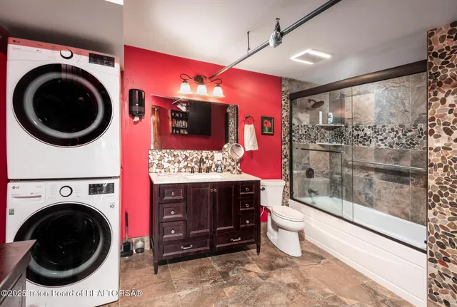 $6,450,000 | 117 West Pine Street, Pinedale, WY 82941