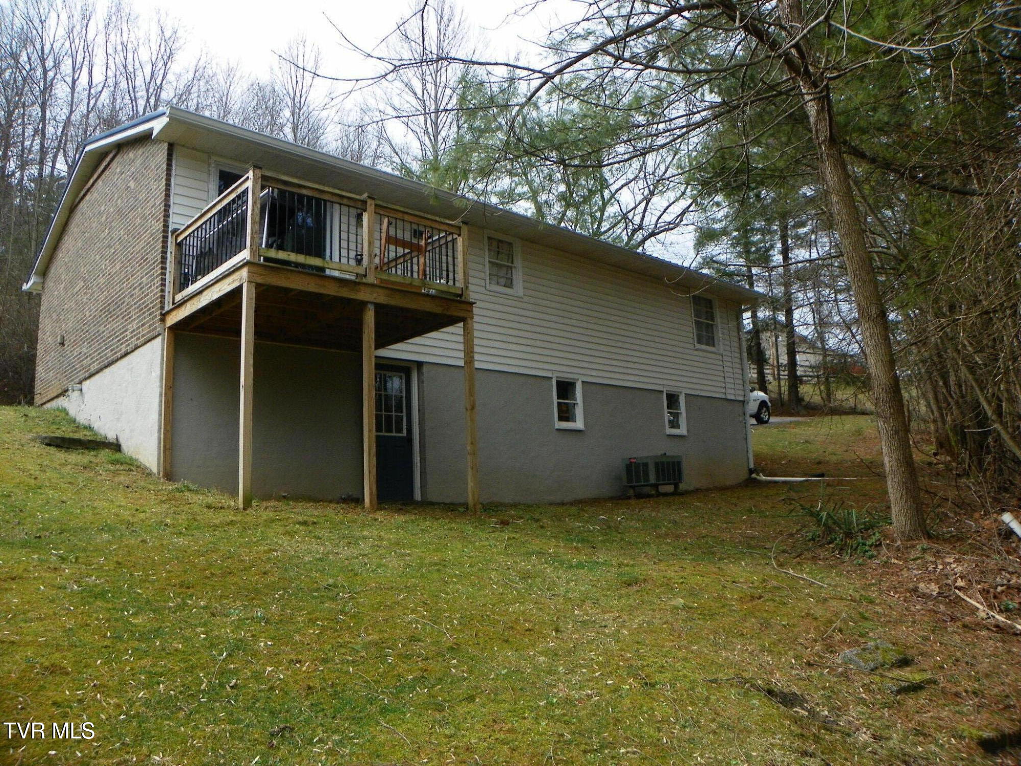 464 Pugh Mountain Road Marion, VA 24354 - Photo 2 of 41 100_0203