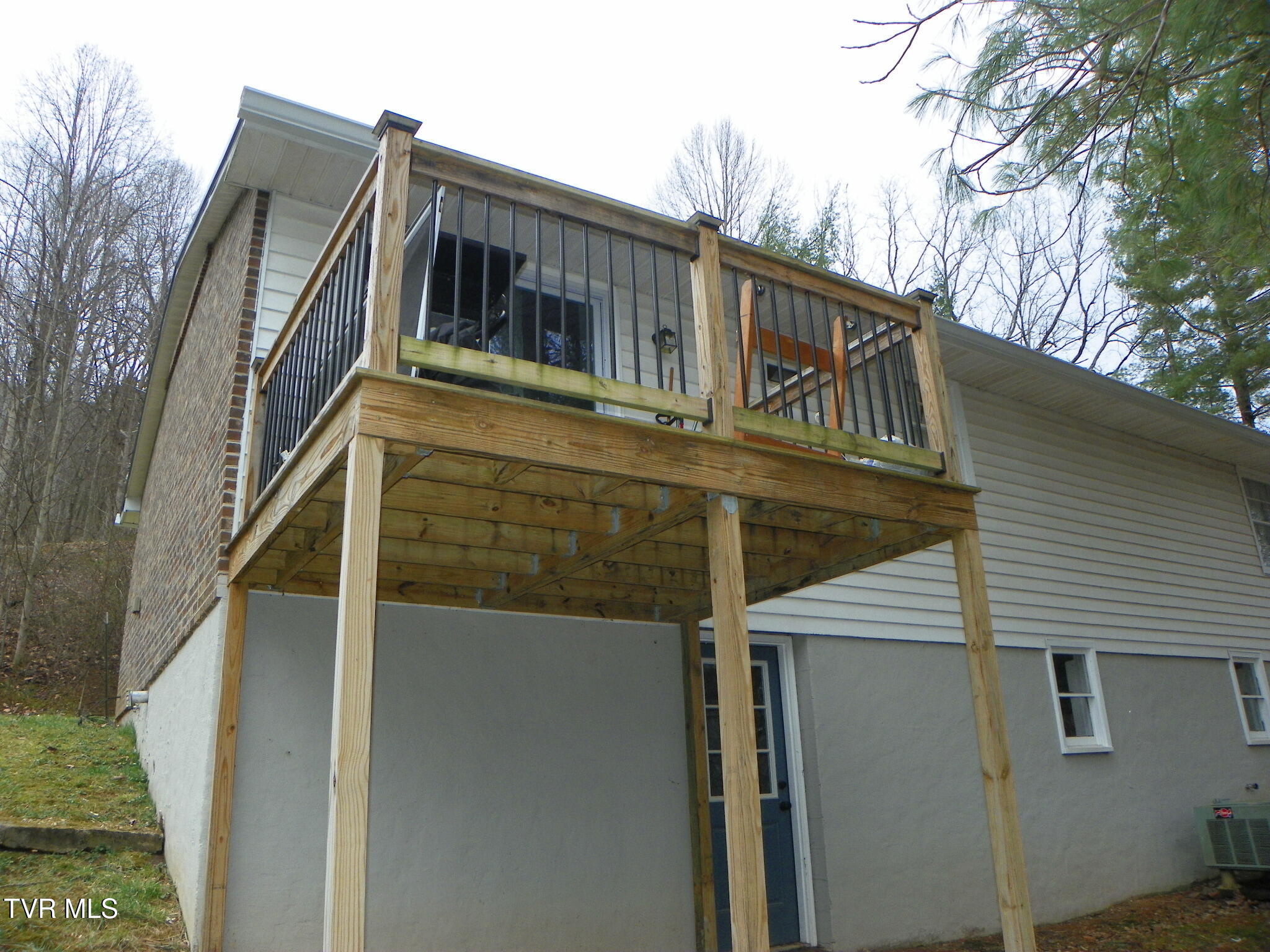 464 Pugh Mountain Road Marion, VA 24354 - Photo 27 of 41 100_0206