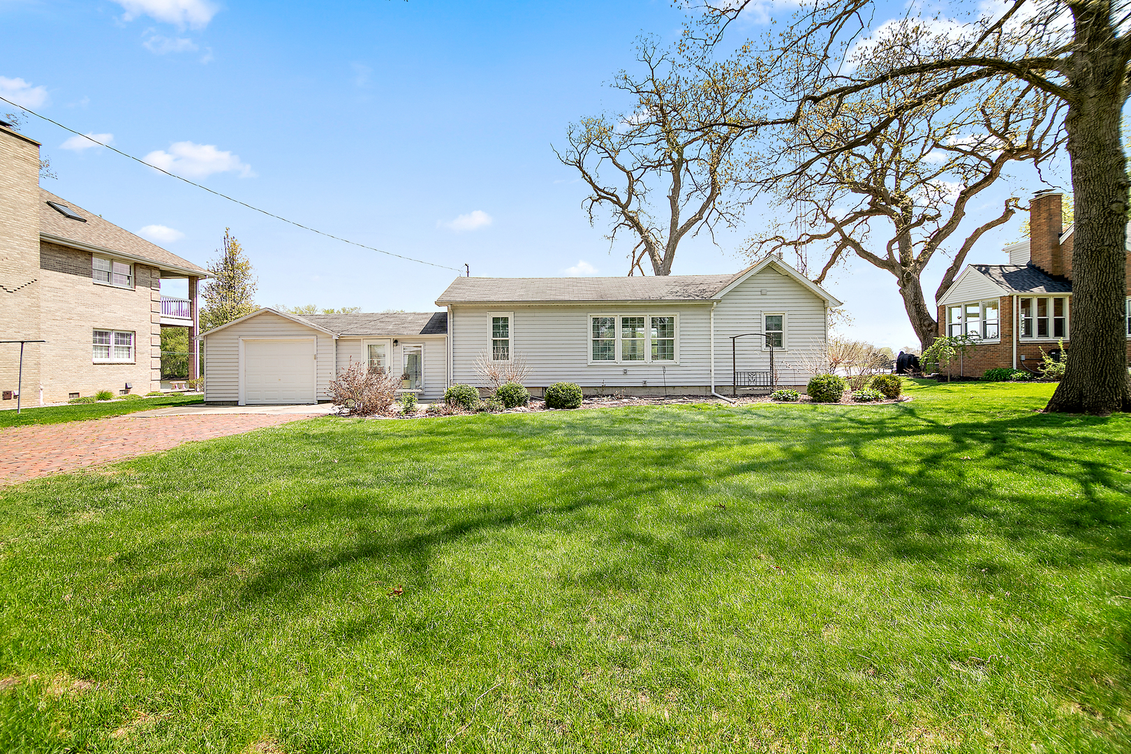 3119 River Road Kankakee, IL 60901 - Photo 1 of 39 a front view of house with yard and green space