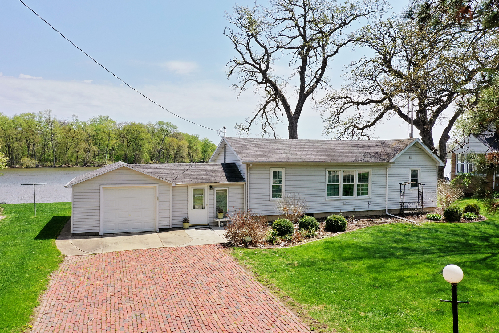 3119 River Road Kankakee, IL 60901 - Photo 2 of 39 a front view of house with yard and green space
