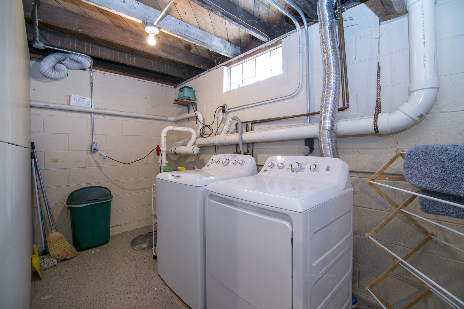 3119 River Road Kankakee, IL 60901 - Photo 22 of 39 a utility room with dryer and washer