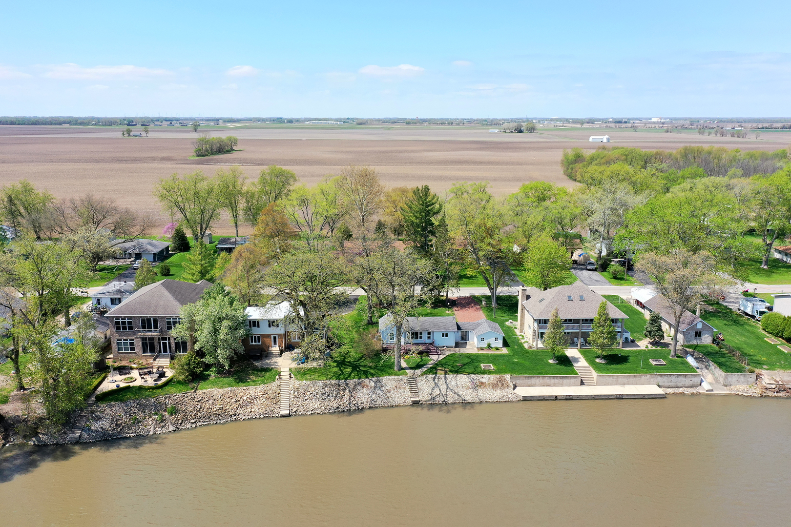 3119 River Road Kankakee, IL 60901 - Photo 34 of 39 a view of a lake with a city