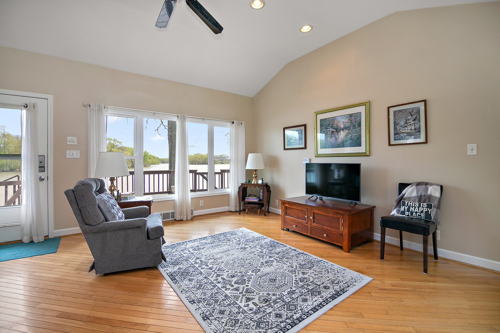 3119 River Road Kankakee, IL 60901 - Photo 10 of 39 a living room with furniture and a fireplace