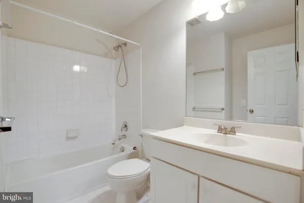 $3,600 | 5097 Pale Moon Way, Centreville, VA 20120