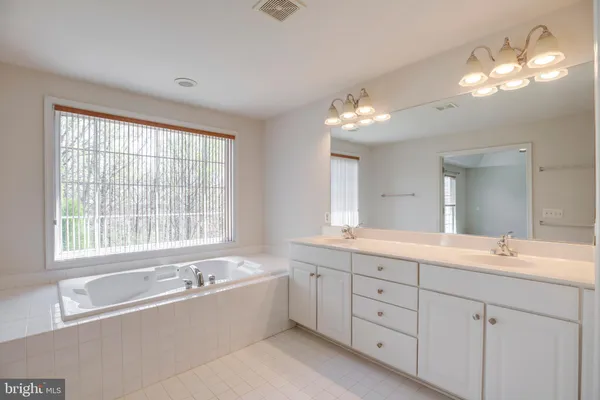$3,600 | 5097 Pale Moon Way, Centreville, VA 20120