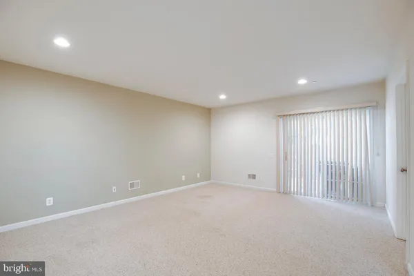 $3,600 | 5097 Pale Moon Way, Centreville, VA 20120