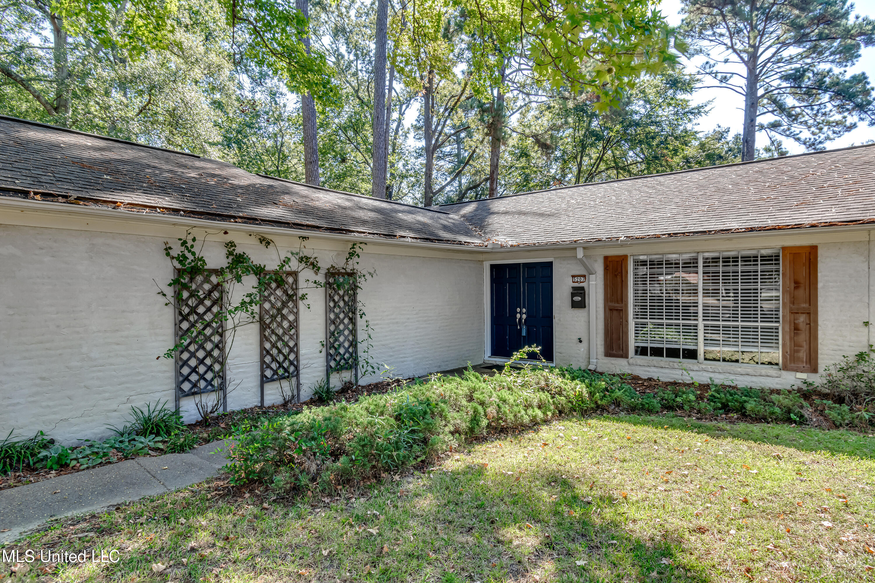 5207 Reddoch Drive Jackson, MS 39211 - Photo 3 of 58 5207 Reddock Dr-2