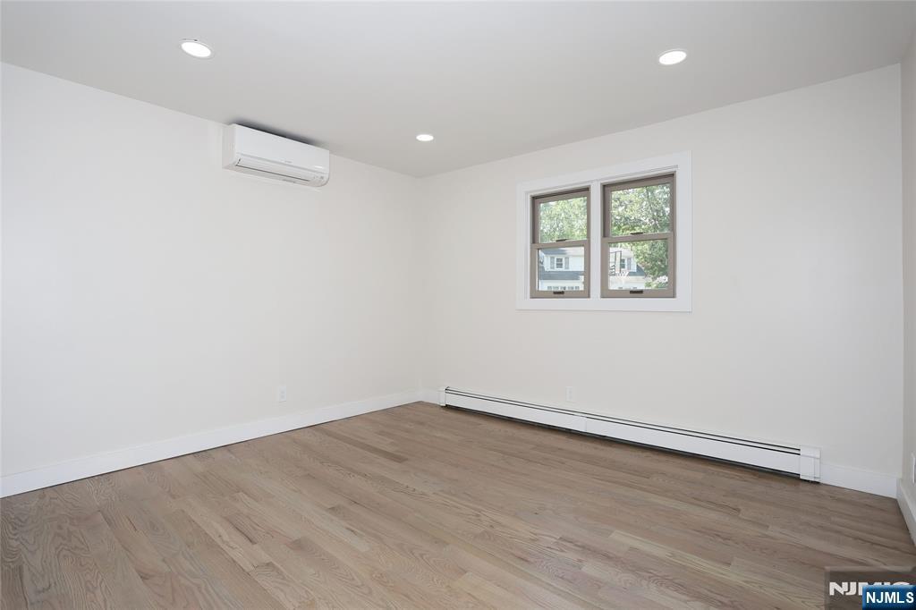 20 Dojean Court Bergenfield, NJ 07621 - Photo 13 of 50