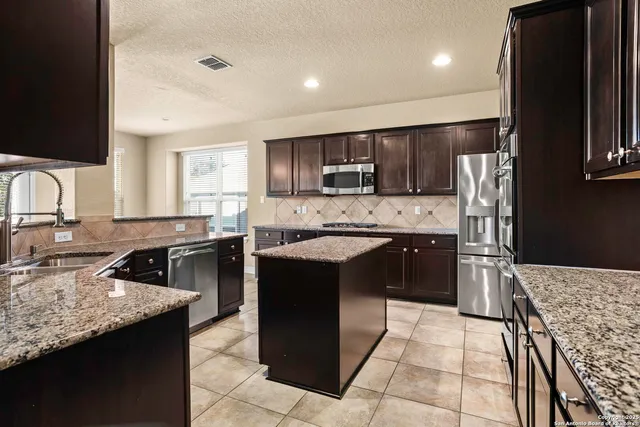 $3,400 | 28915 Gooseberry, San Antonio, TX 78260