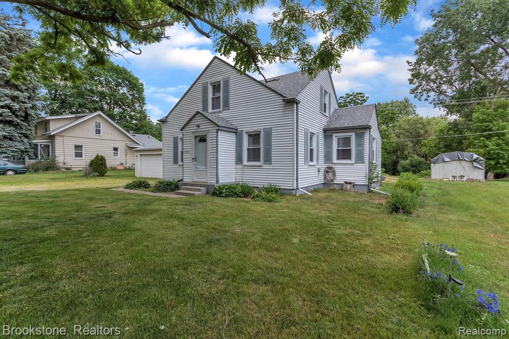 21038 Gill Road Farmington Hills, MI 48335 - Photo 3 of 25
