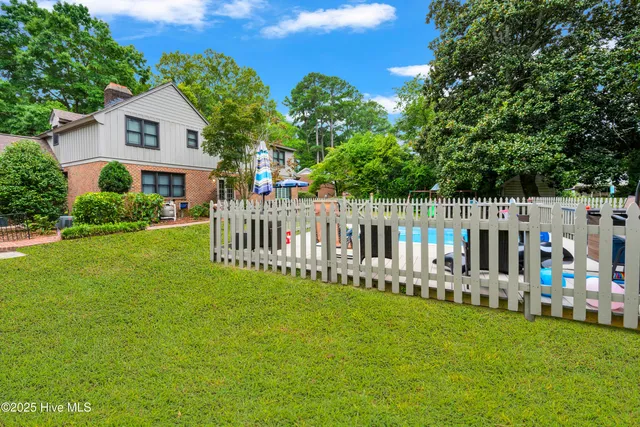 $647,500 | 204 Williamsburg Drive, Greenville, NC 27858