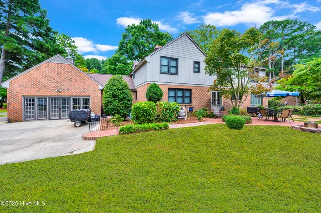 $647,500 | 204 Williamsburg Drive, Greenville, NC 27858