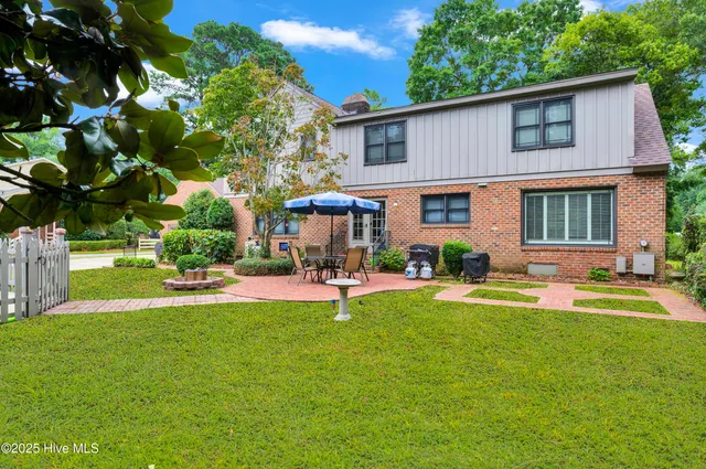 $647,500 | 204 Williamsburg Drive, Greenville, NC 27858