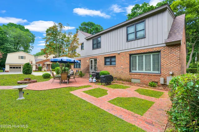 $647,500 | 204 Williamsburg Drive, Greenville, NC 27858