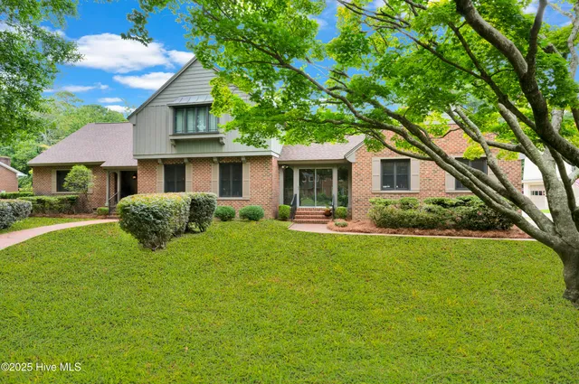 $647,500 | 204 Williamsburg Drive, Greenville, NC 27858