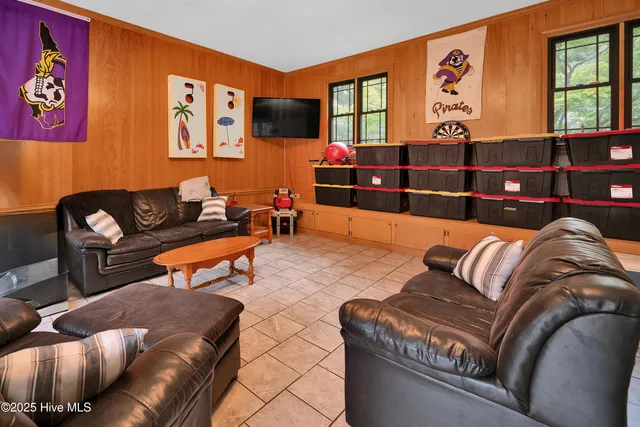 $647,500 | 204 Williamsburg Drive, Greenville, NC 27858