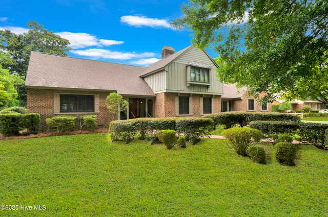 $647,500 | 204 Williamsburg Drive, Greenville, NC 27858