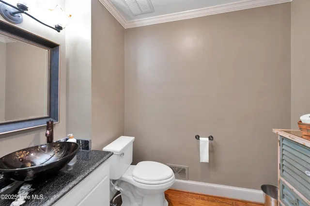 $647,500 | 204 Williamsburg Drive, Greenville, NC 27858