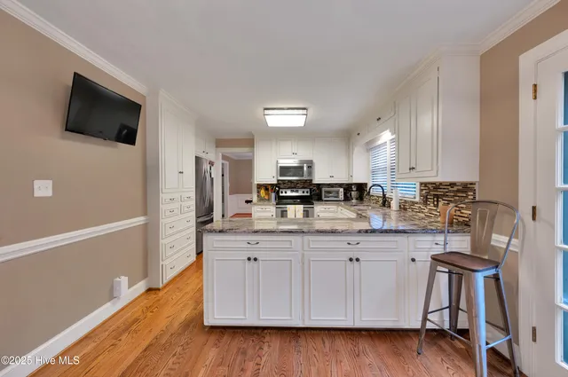 $647,500 | 204 Williamsburg Drive, Greenville, NC 27858