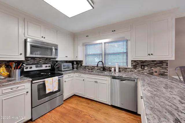 $647,500 | 204 Williamsburg Drive, Greenville, NC 27858