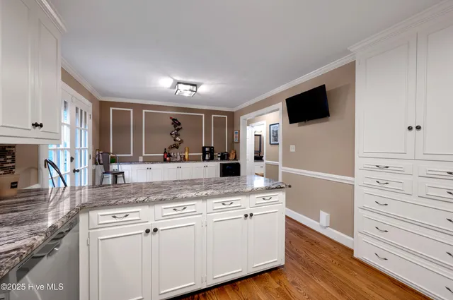 $647,500 | 204 Williamsburg Drive, Greenville, NC 27858