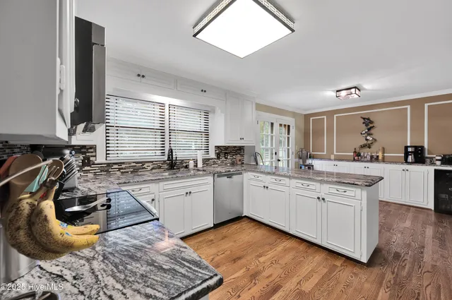 $647,500 | 204 Williamsburg Drive, Greenville, NC 27858