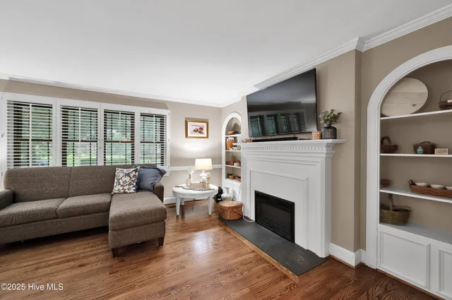 $647,500 | 204 Williamsburg Drive, Greenville, NC 27858