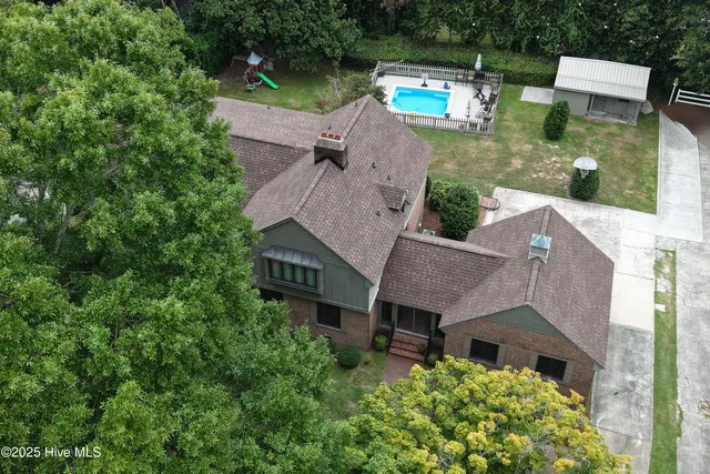 $647,500 | 204 Williamsburg Drive, Greenville, NC 27858