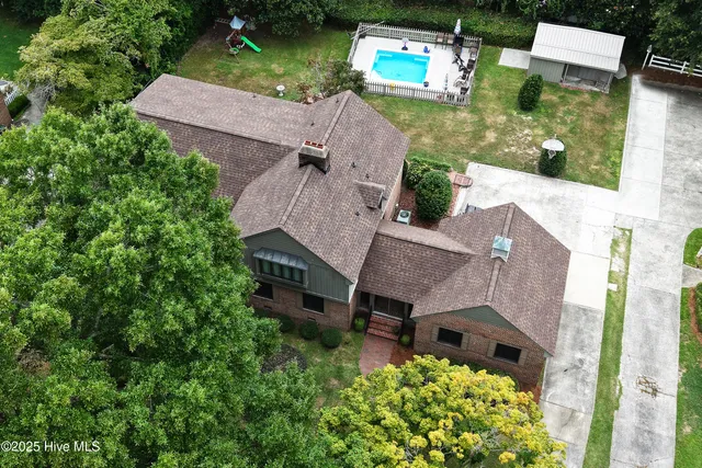 $647,500 | 204 Williamsburg Drive, Greenville, NC 27858